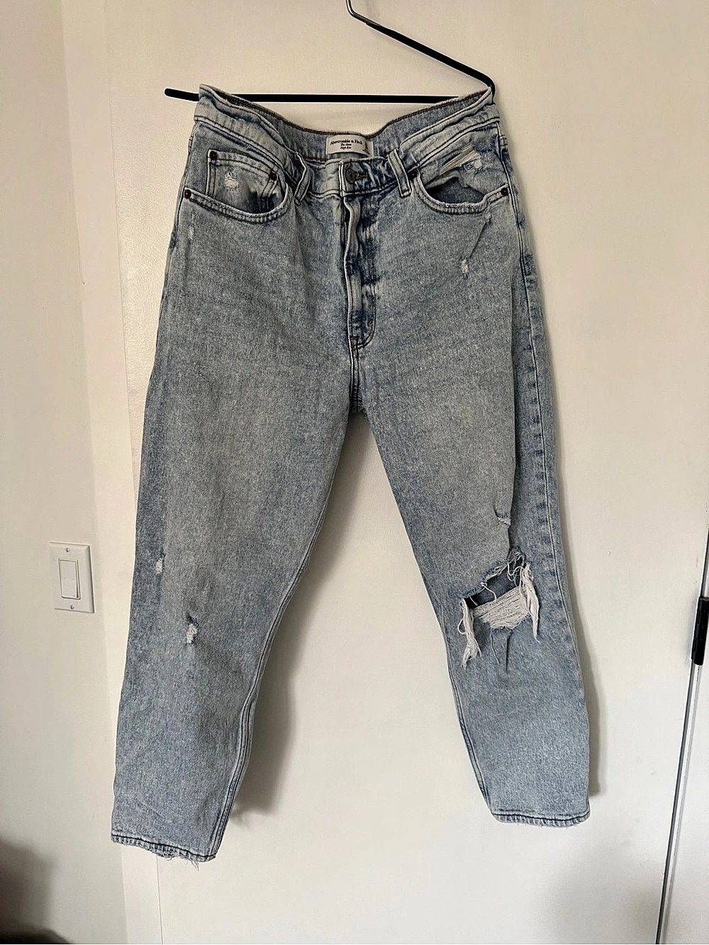 Abercrombie & Fitch The Mom High Rise Jean
